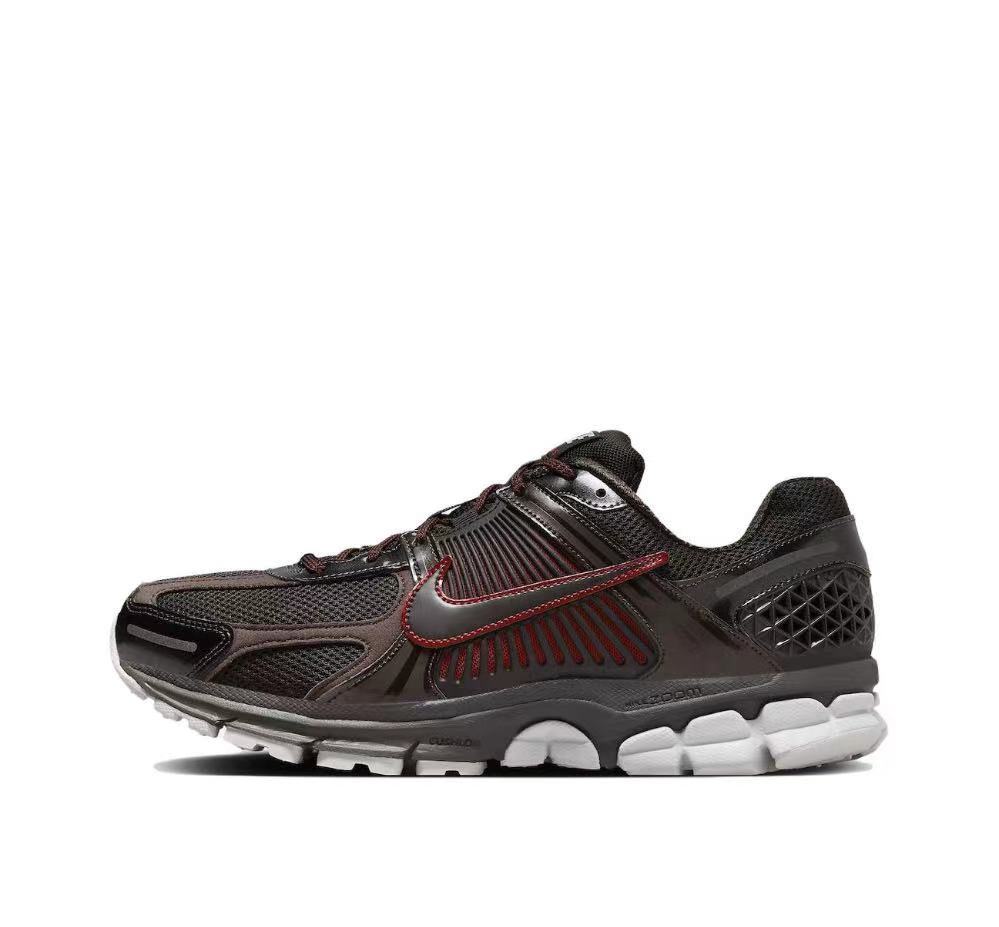 Nike Zoom Vomero 5 Trainers FN3420-200 - product image from the listing.
