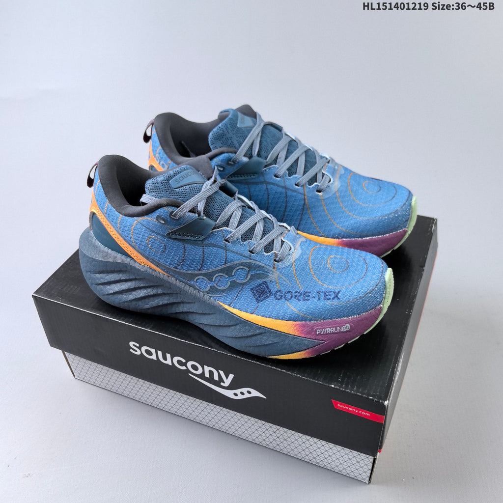 Saucony Triumph 22 Shoes for Running - product image from the listing.