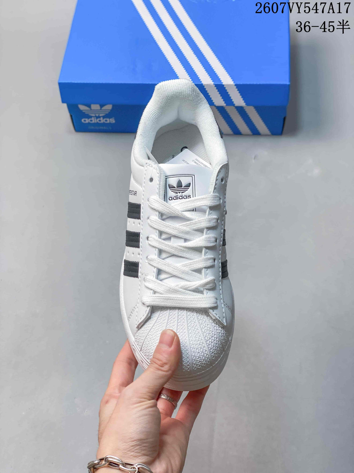 Adidas Originals Superstar Low-Top Sneakers in White Black 2607VY547A17 - product image from the listing.