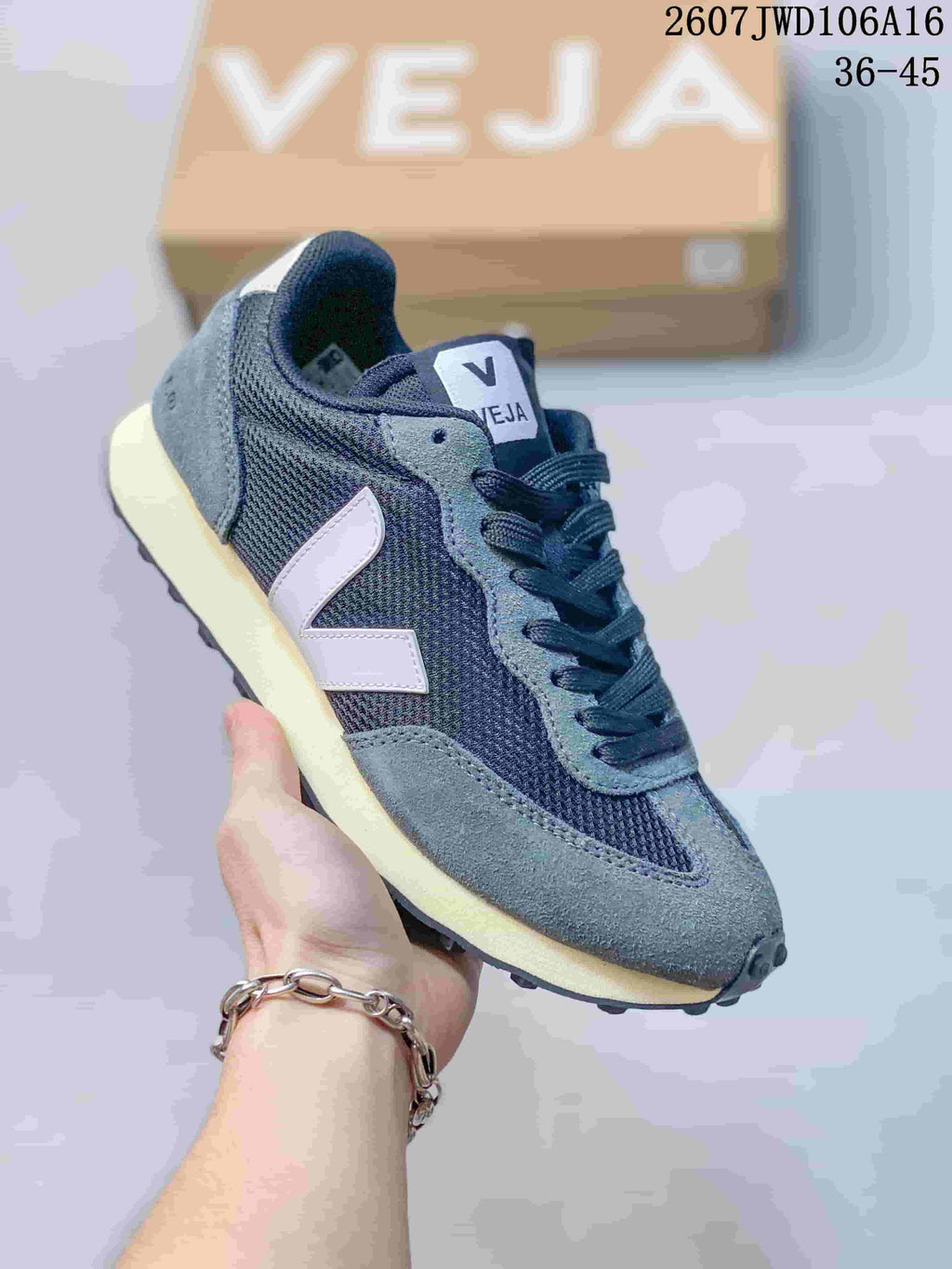 VEJA Rio Branco Alveomesh Trainers - product image from the listing.