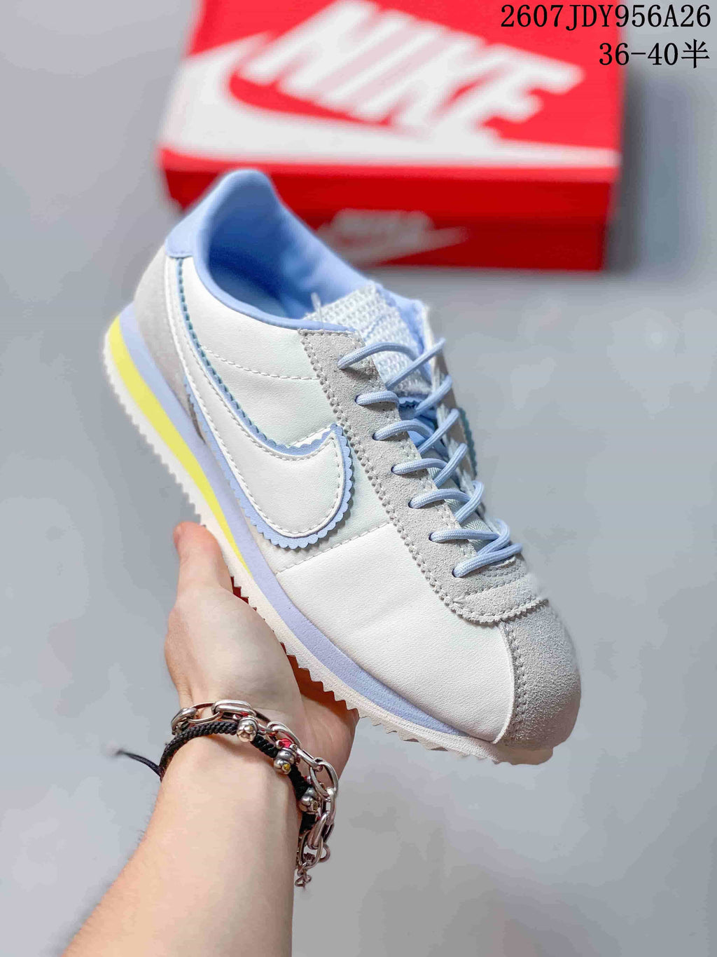Nike Classic Cortez Sneakers White or in Black 2607JDY956A26 - product image from the listing.