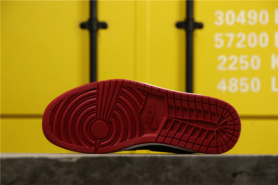 Air Jordan 1 High Banned in Black Red 555088-001 - product image from the listing.