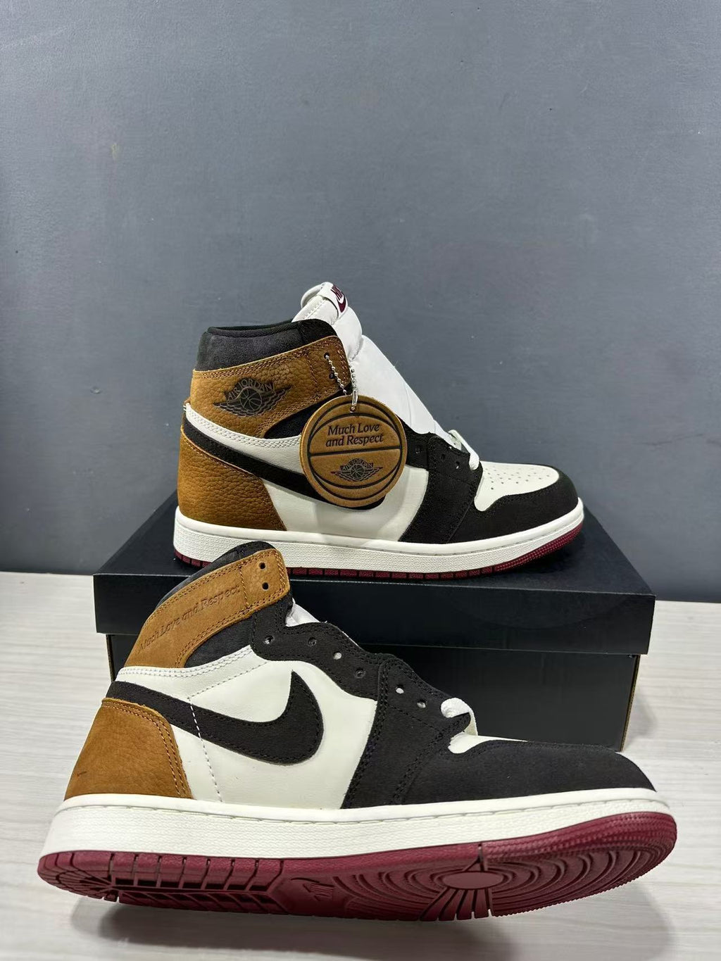 Air Jordan 1 High OG Cacao Wow Sand Drift DZ5485-201 - product image from the listing.