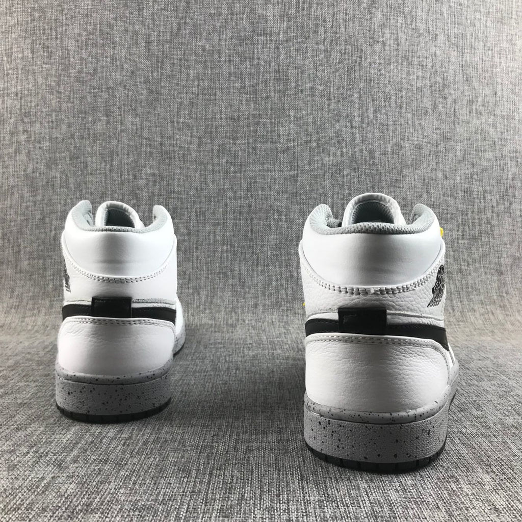 White Grey Dot Sneakers - Air Jordan 1 Retro High OG - product image from the listing.