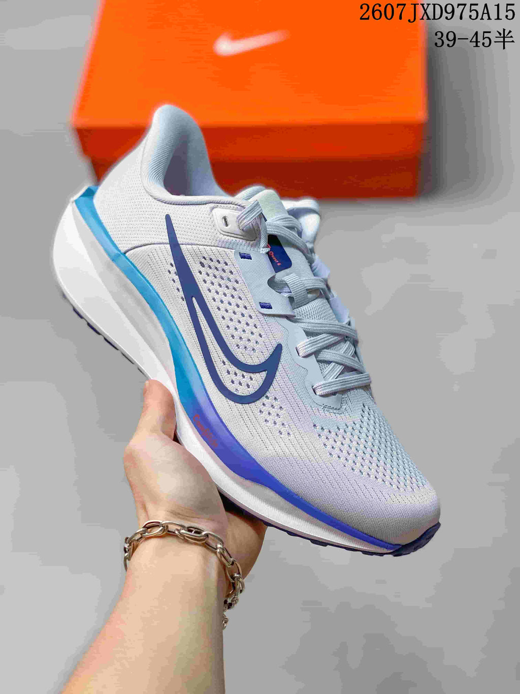 Nike Quest 6 Low-Top Sneakers for Running - product image from the listing.