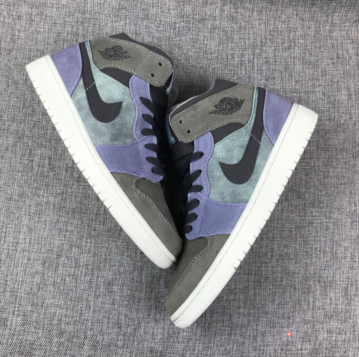 Jordan 1 Mid SE Sneakers in Grey Purple 852842-203 - product image from the listing.