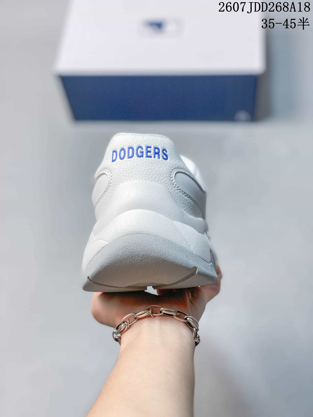 MLB Bigball Chunky White Dodgers Low-Cut Sneakers 2607JDD268A18 - product image from the listing.