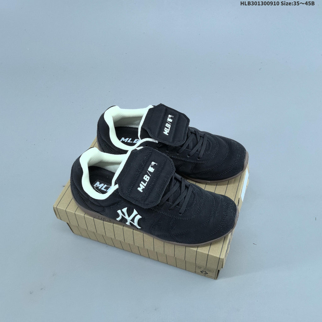 MLB New York Yankees Low-Profile Casual Trainers - product image from the listing.