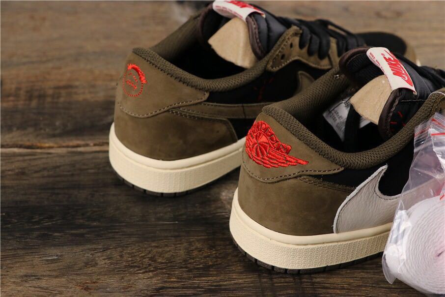 Dark Mocha Travis Scott Sneakers - Jordan 1 Low - product image from the listing.