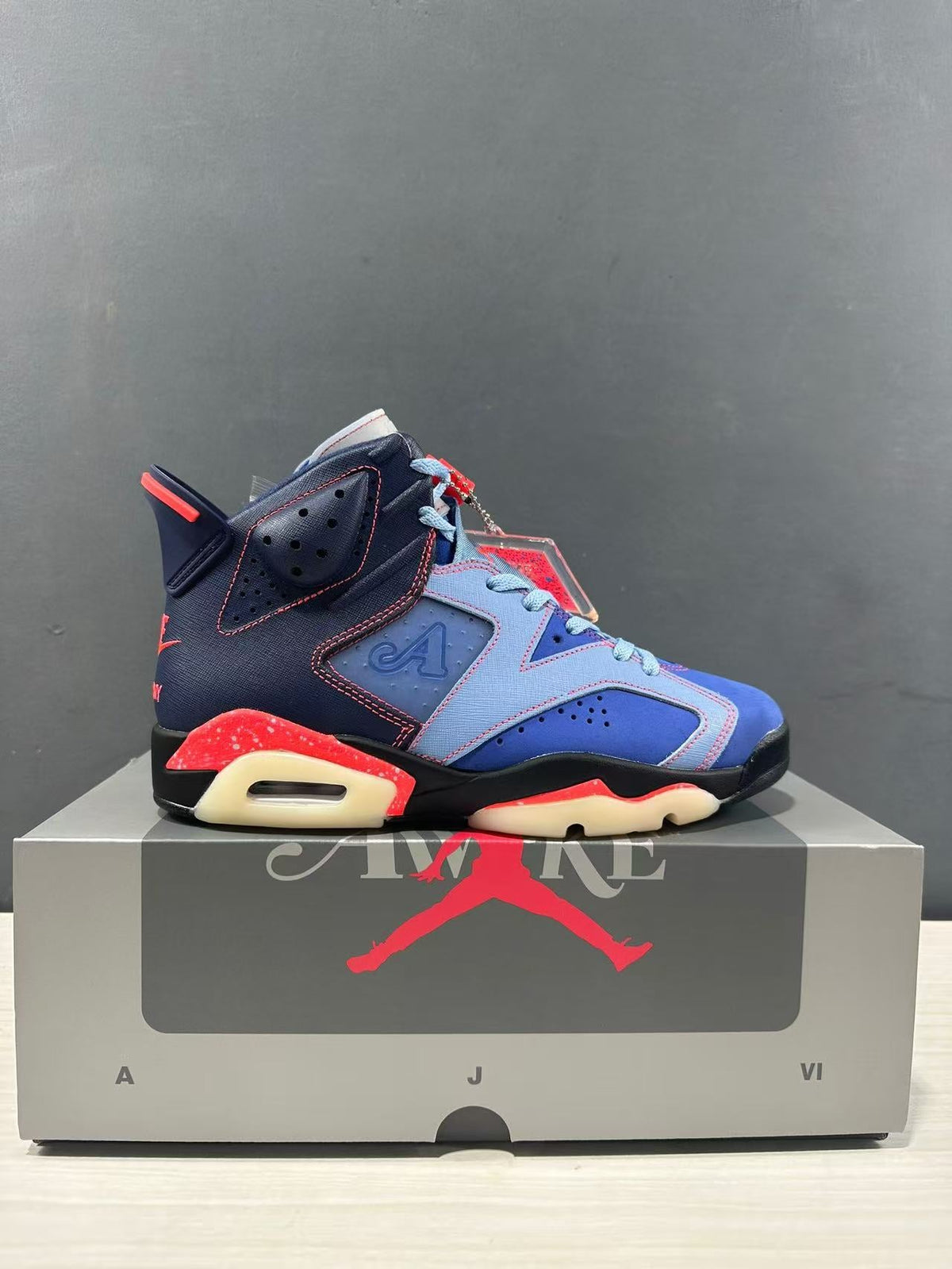 Jordan 6 Retro High-Top Sneakers in Blue IQ5706-400 - product image from the listing.