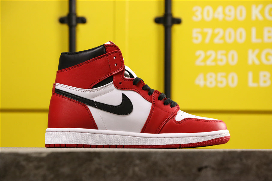 Air Jordan 1 High Chicago Sneakers Red White Black - product image from the listing.