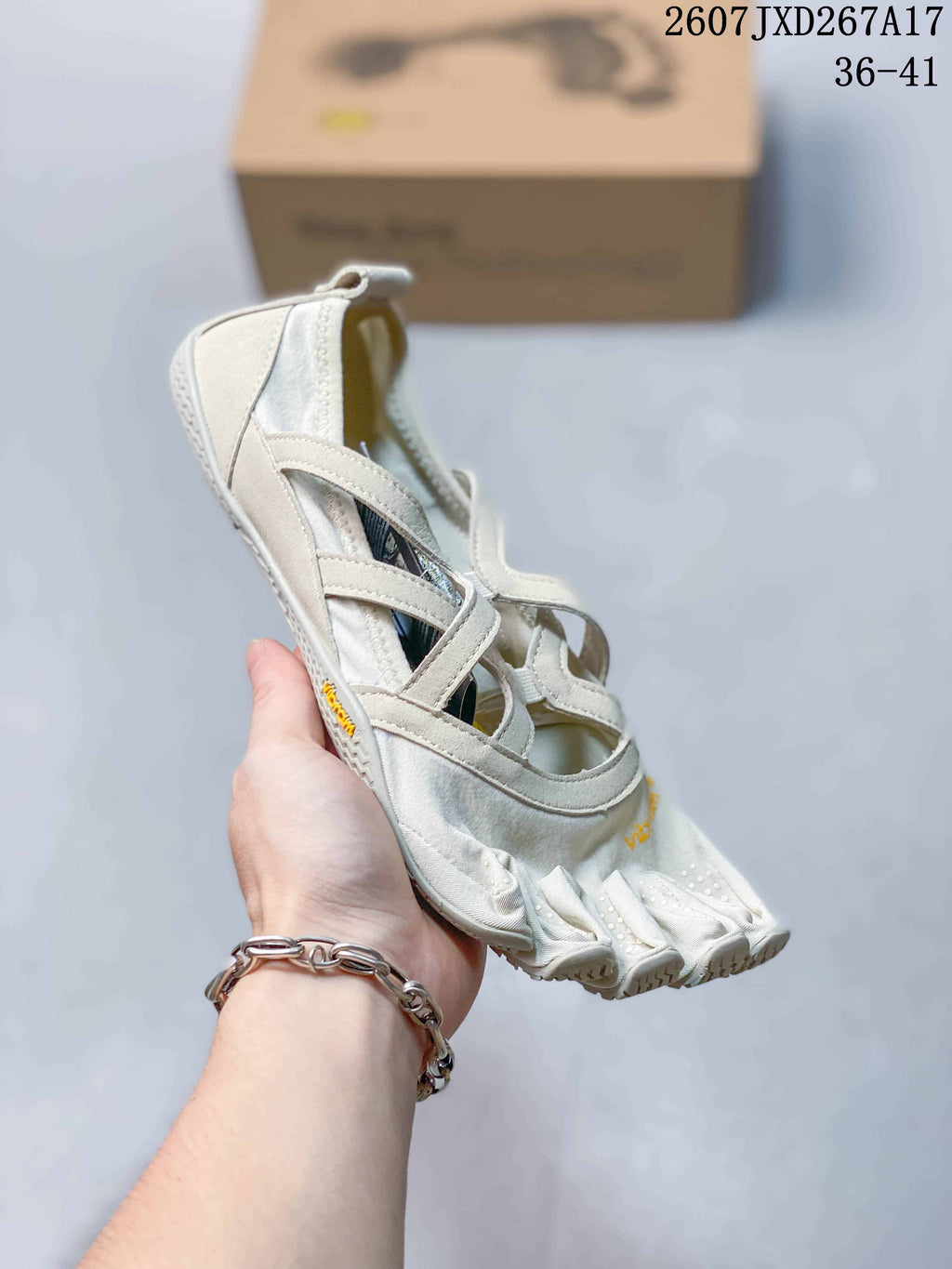 Women's Vibram Five-Toe Training Shoes Pink White Black 07JXD267A17 - product image from the listing.