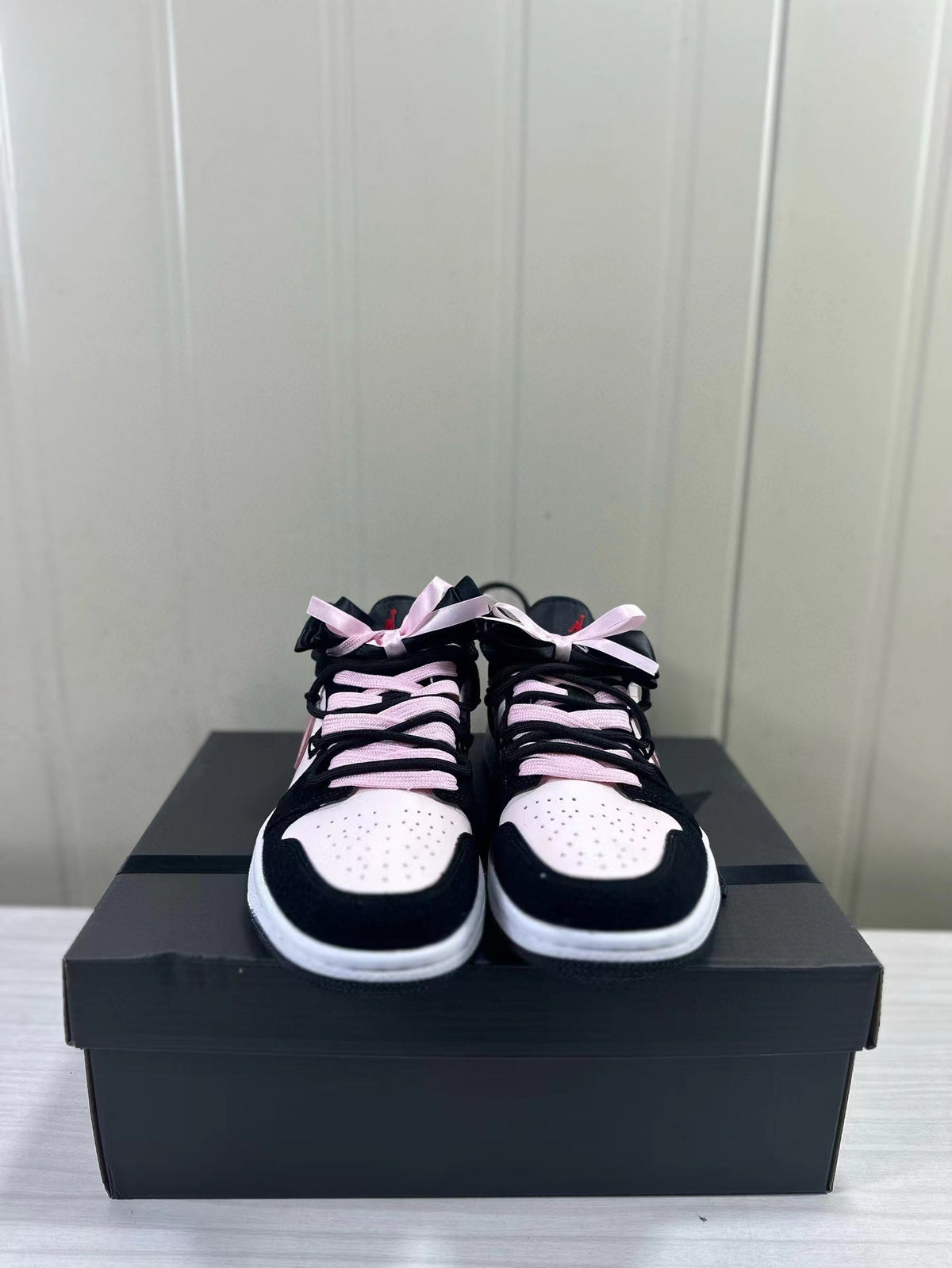 Air Jordan 1 Low Black Pink GS DX4374-008 - product image from the listing.