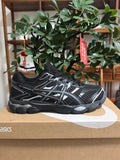 ASICS Gel-Cumulus 16 Sneakers in Black and White - product image from the listing.