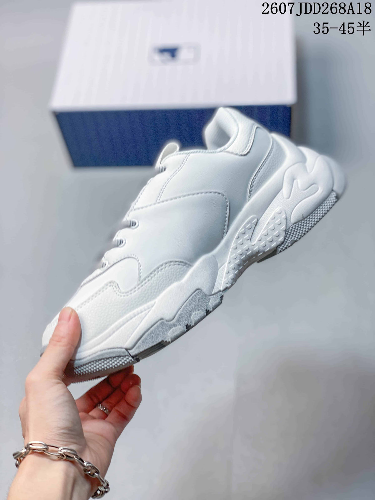 MLB Bigball Chunky White Dodgers Low-Cut Sneakers 2607JDD268A18 - product image from the listing.