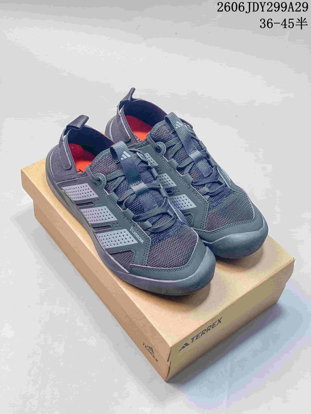 Adidas Terrex Daroga 25 Sneakers in Dark Gray 2606JDY299A29 - product image from the listing.