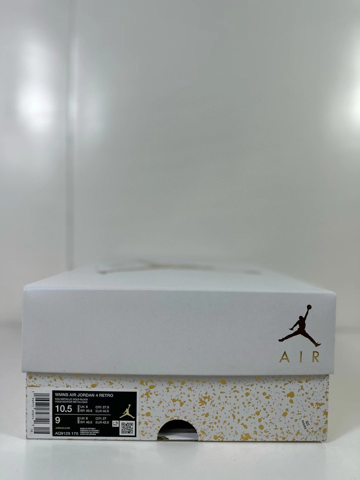 Air Jordan 4 Metallic Gold Sneakers White AQ9129-170 - product image from the listing.