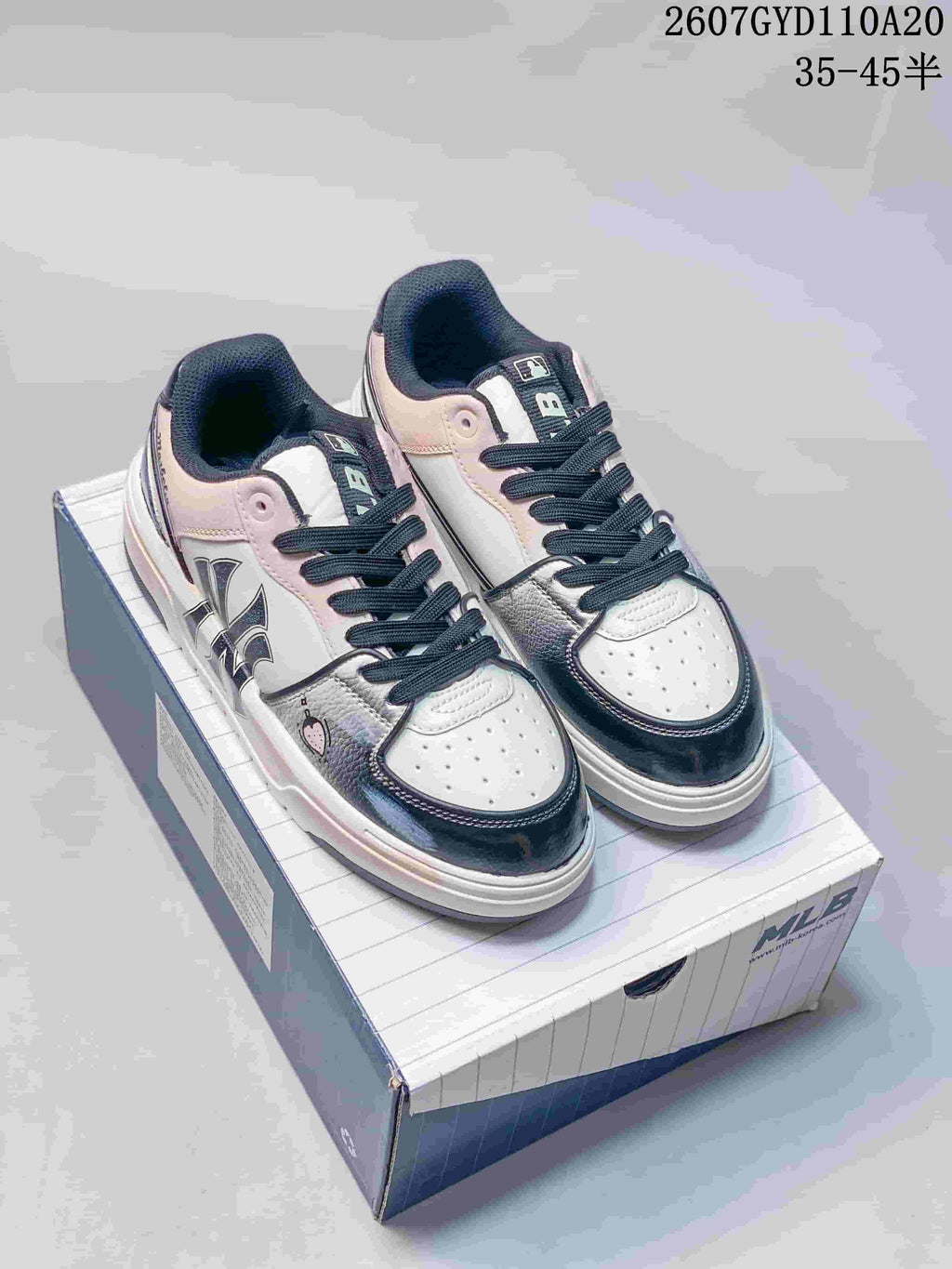 MLB Chunky Liner Low-Top Sneakers in Black Pink 2607GYD110A20 - product image from the listing.