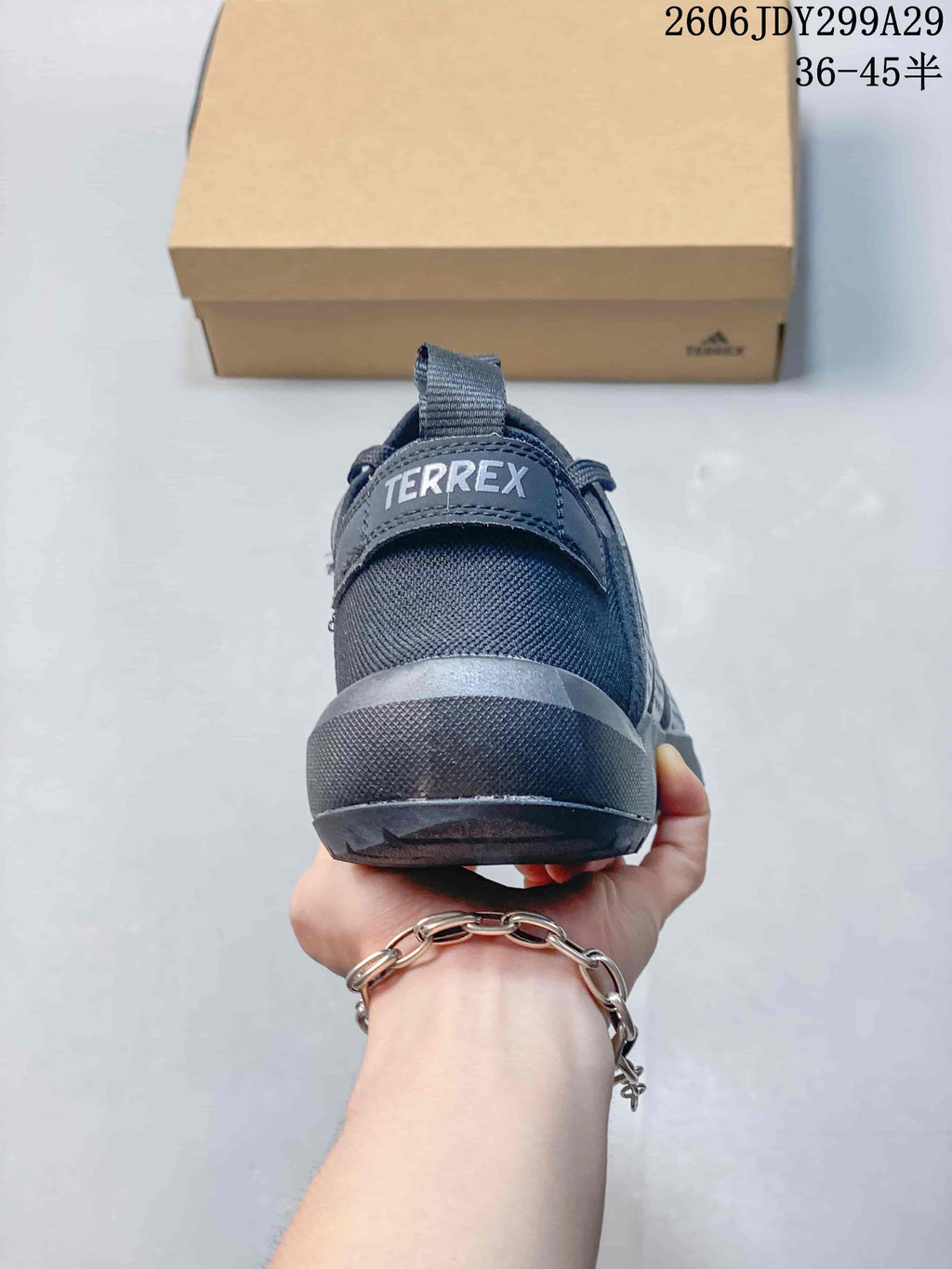 Adidas Terrex Daroga 25 Sneakers in Dark Gray 2606JDY299A29 - product image from the listing.