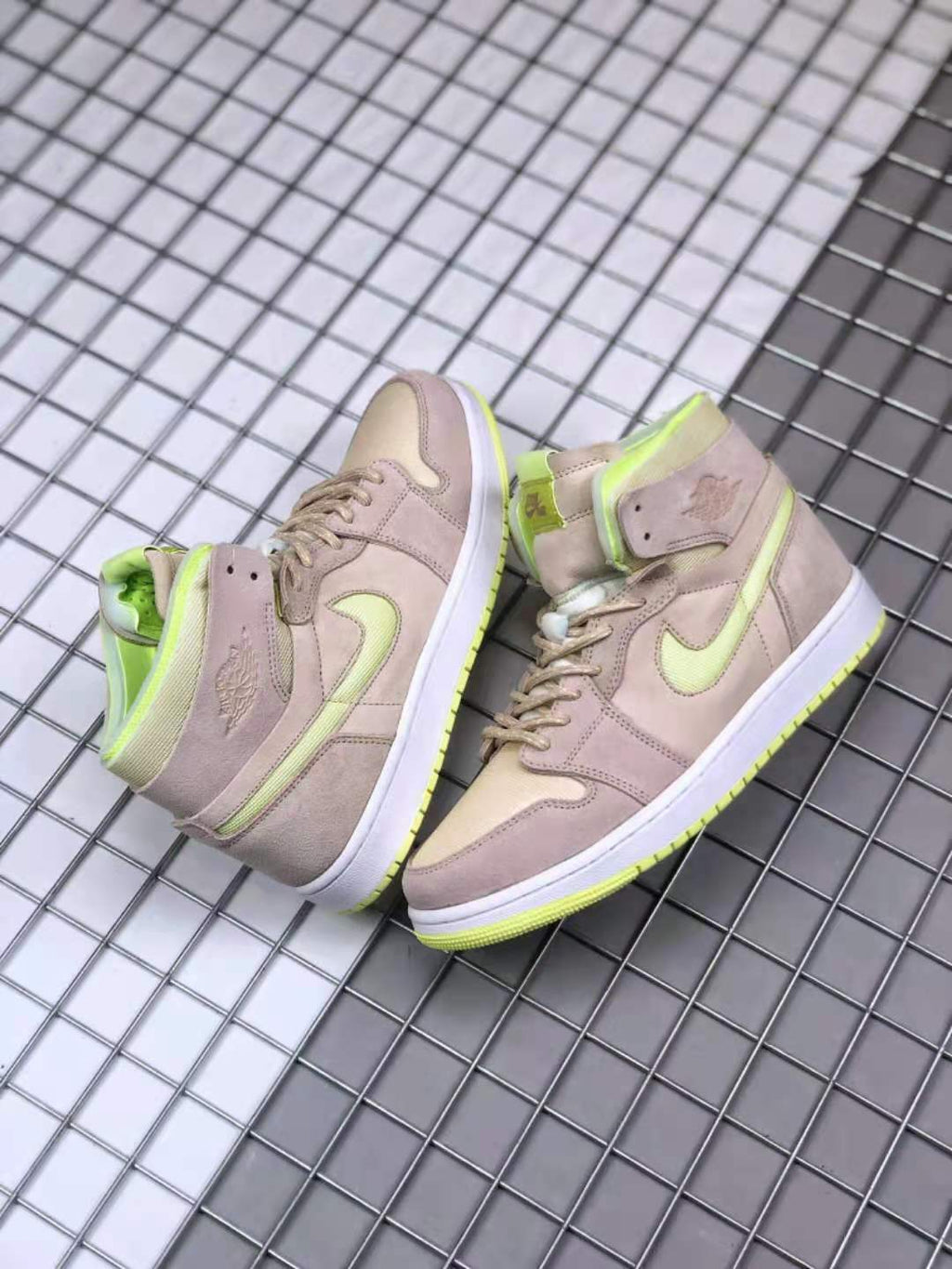 Lemon Twist Sneakers - Jordan 1 Zoom CMFT CT0979-002 - product image from the listing.