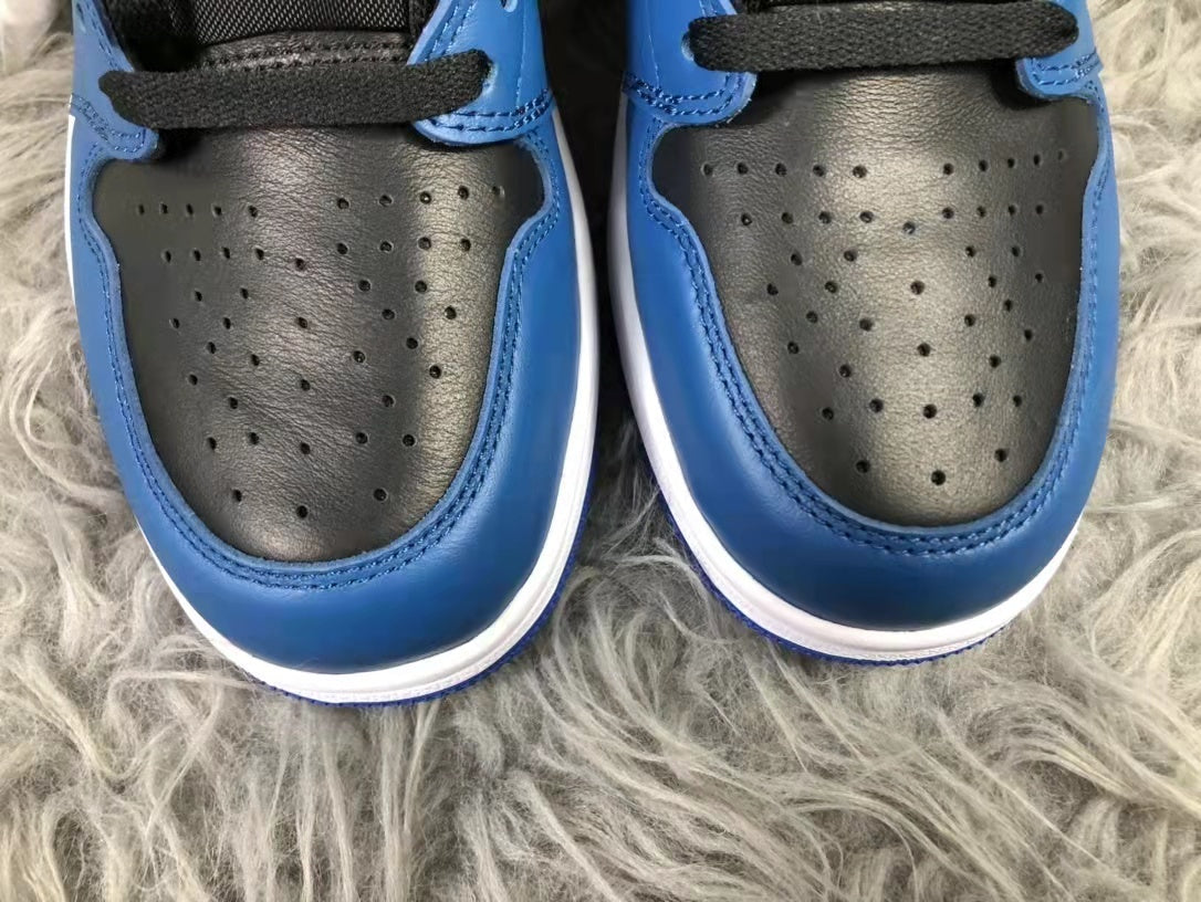 Jordan AJ1 High Sneakers in Black Blue 555088-404 - product image from the listing.