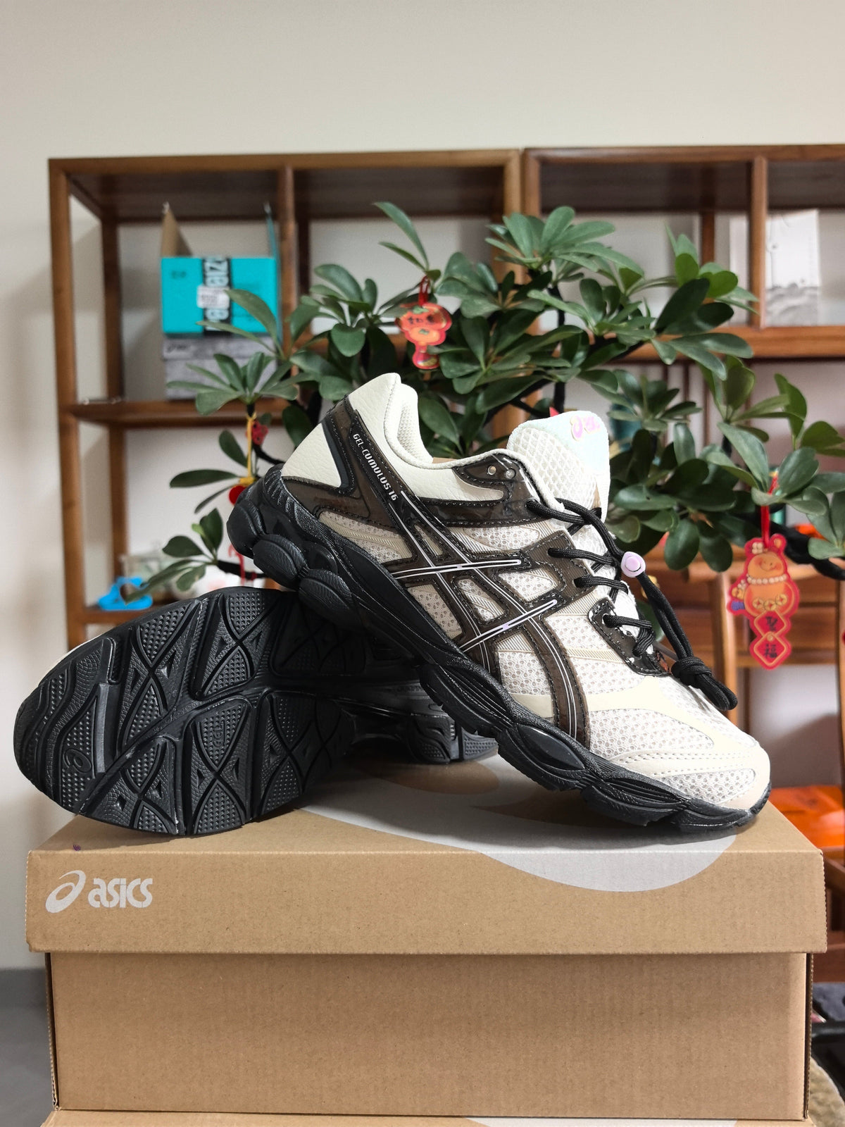 ASICS GEL-Kayano 5 360 Sneakers, in White and Black - product image from the listing.