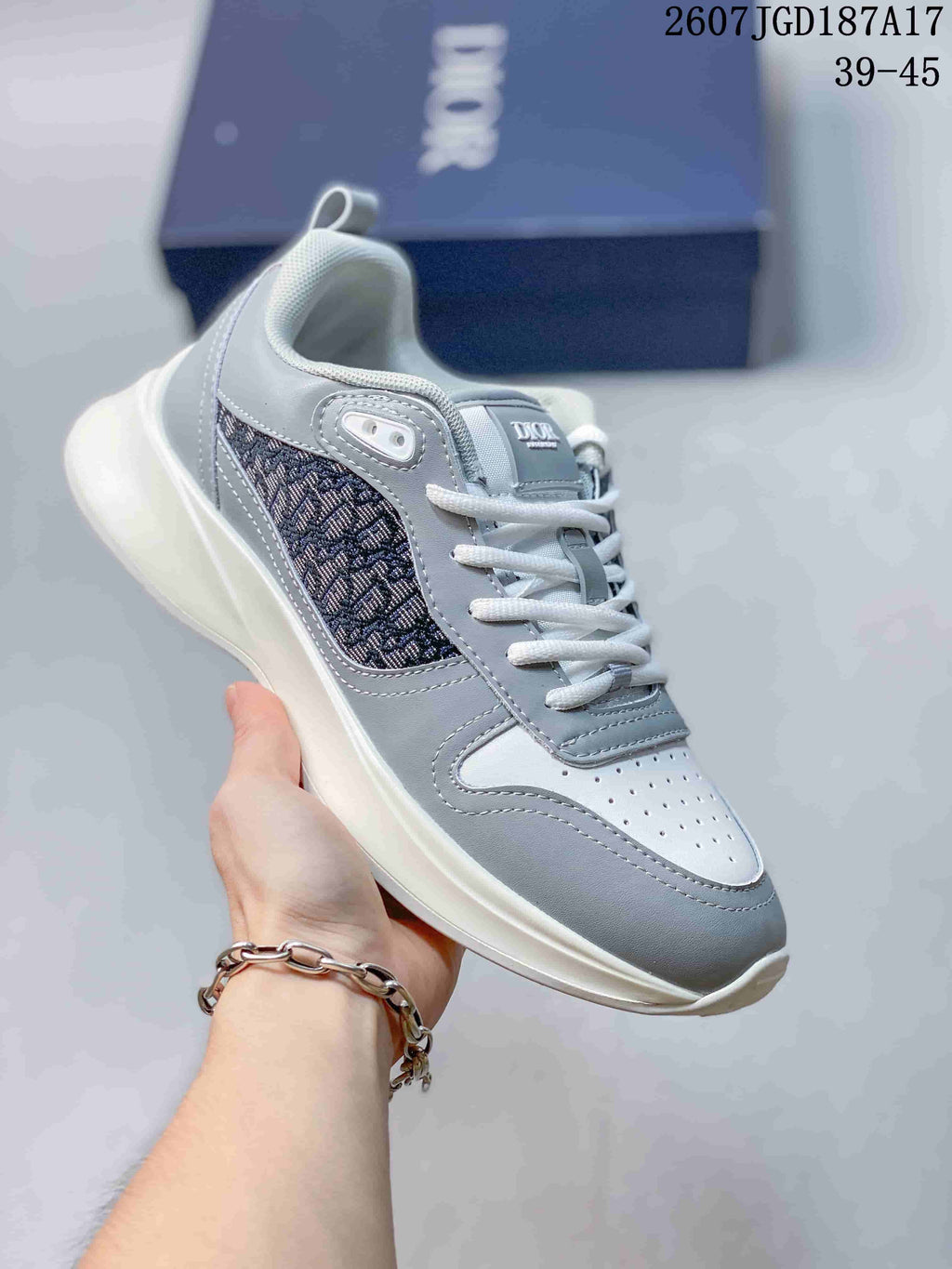 Dior B25 Runner Low-Cut Sneakers 07JGD187A17 - product image from the listing.