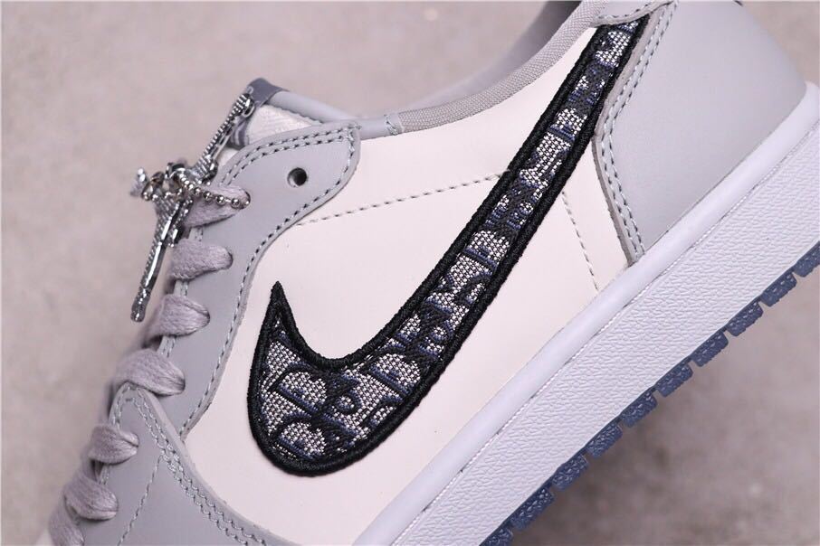 Jordan Dior x Air Jordan 1 Low in Grey White Black CN8608-002 - product image from the listing.