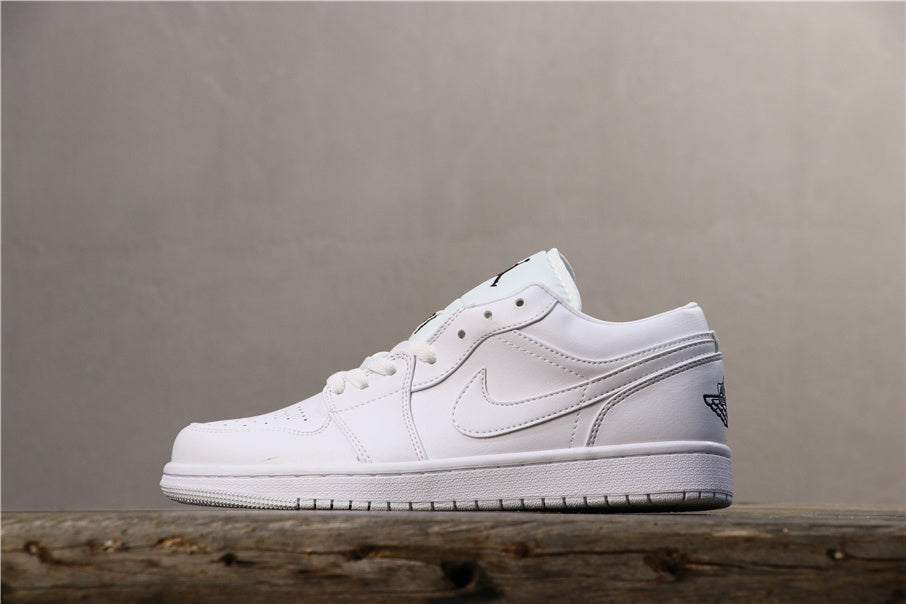 Jordan 1 Low Basketball Sneakers in White 553560-101 - product image from the listing.