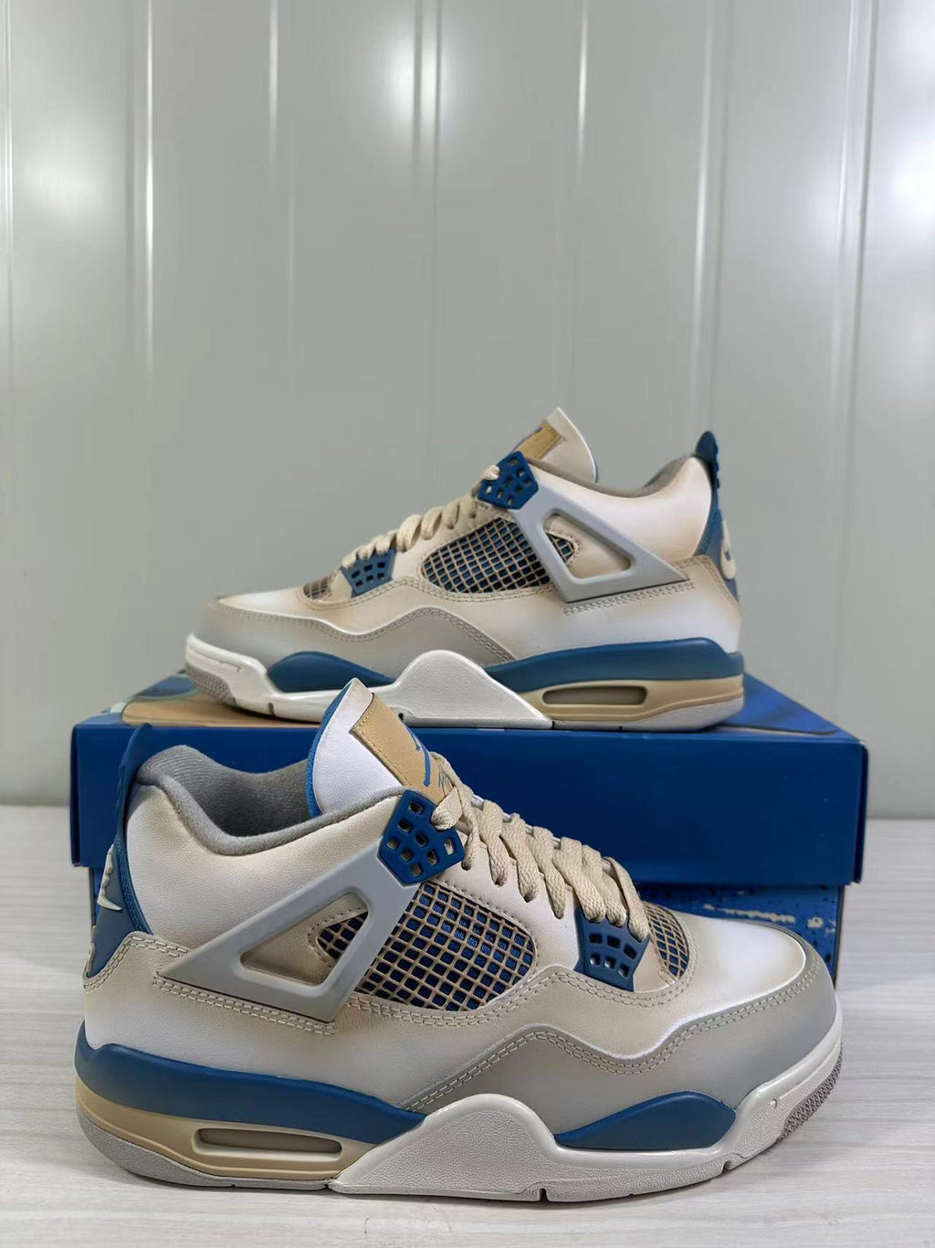 Air Jordan 4 Retro White Blue 308497-105 - product image from the listing.