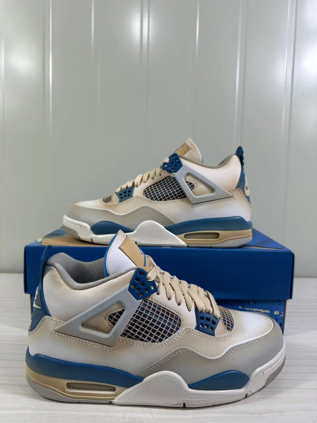 Air Jordan 4 Retro White Blue 308497-105 - product image from the listing.