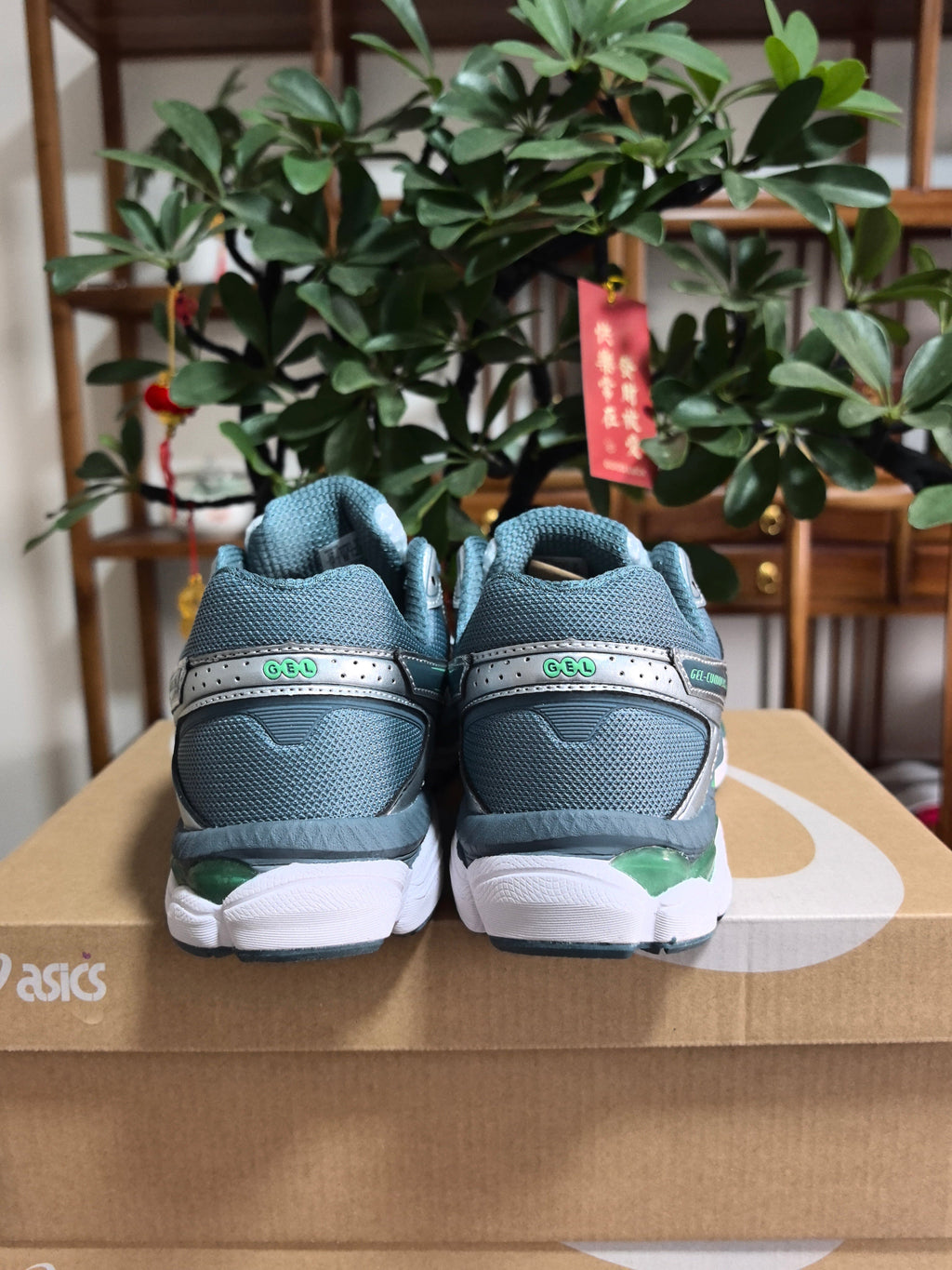 Green and White ASICS GEL-Cumulus 16 Sneakers - product image from the listing.