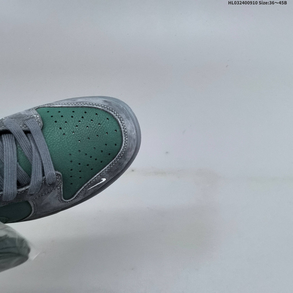 Nike Dunk SB Low Supreme Sneakers in Green Grey - product image from the listing.