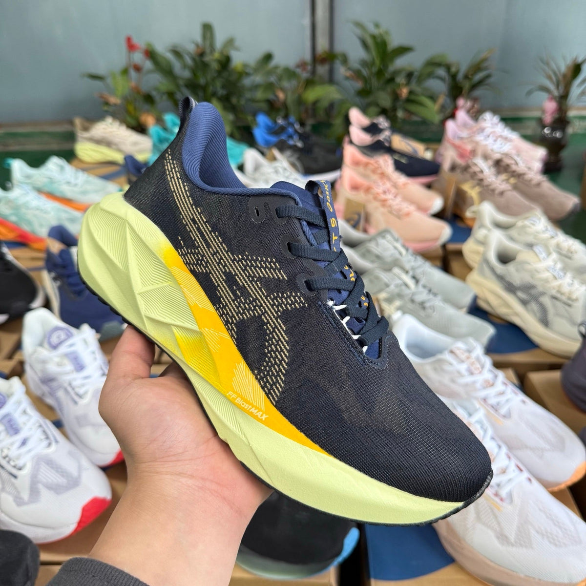 ASICS Novablast 5 LE Running Shoes in Dark Blue Yellow - product image from the listing.