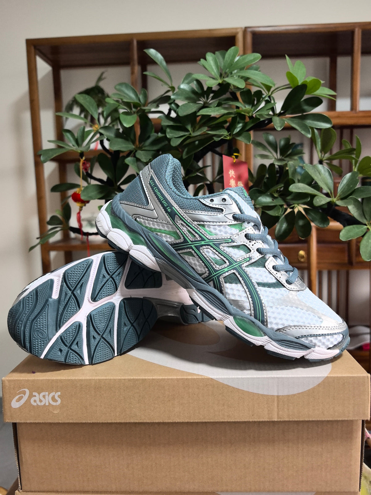 Green and White ASICS GEL-Cumulus 16 Sneakers - product image from the listing.