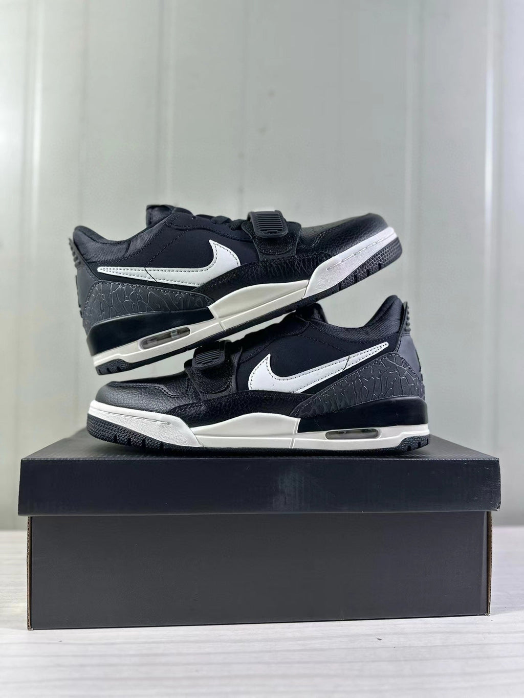 Air Jordan Legacy 312 Low Black White CD7069-001 - product image from the listing.