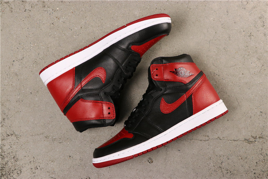 Air Jordan 1 High Banned in Black Red 555088-001 - product image from the listing.