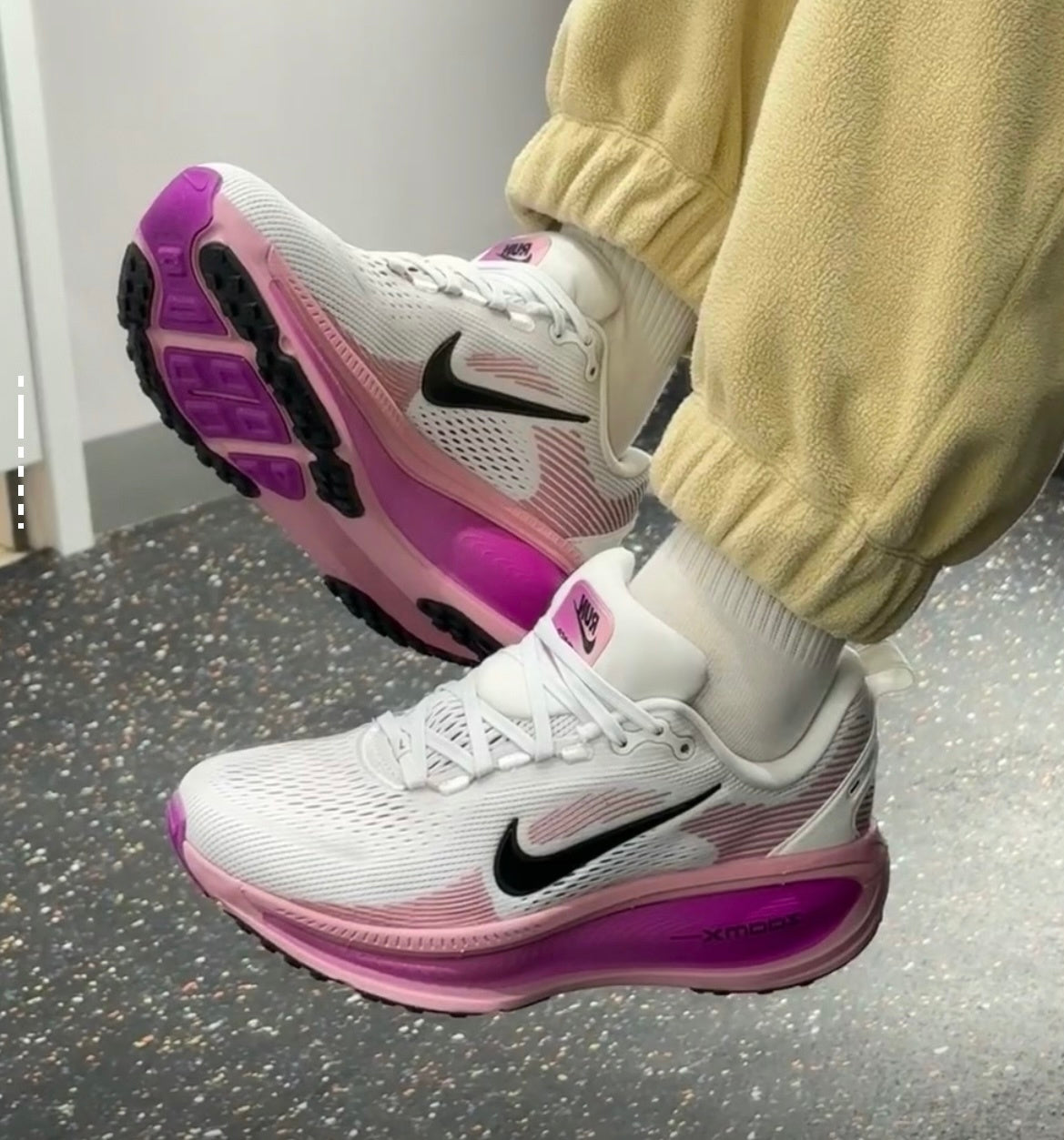 Nike Vomero 18 Running Shoes HM6804-105 in White Pink - product image from the listing.