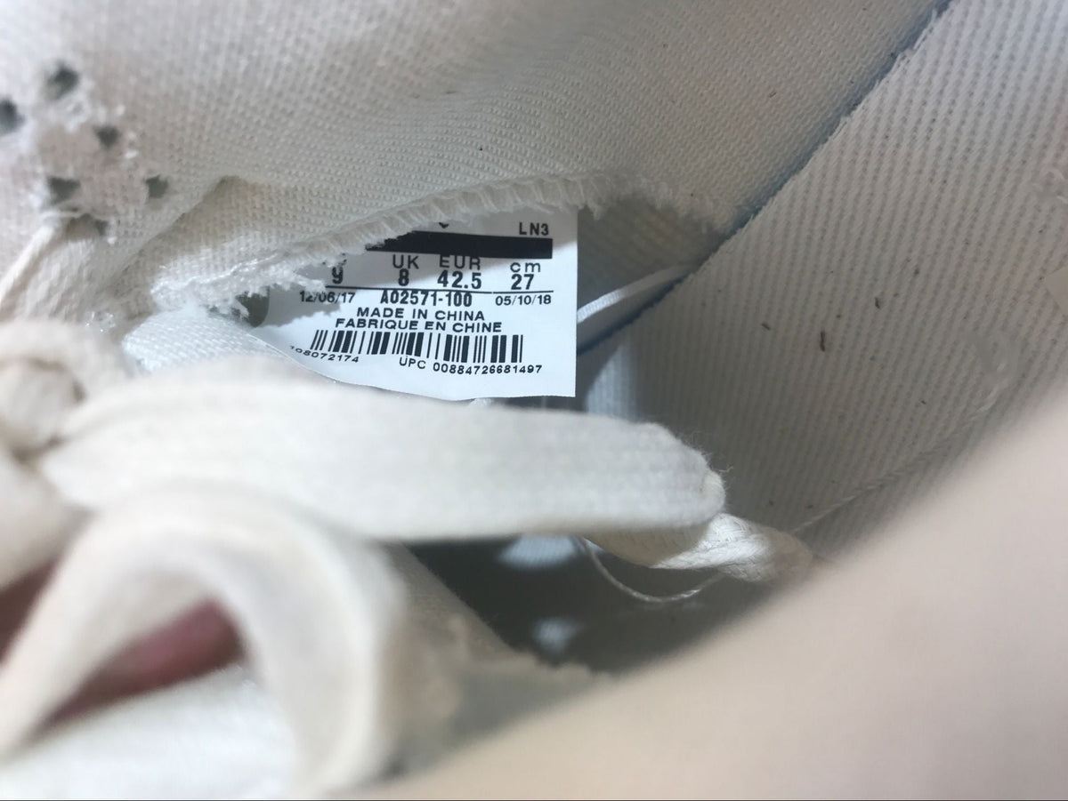 Jordan 4 Retro Levi's Sneakers in White AQ2571-100 - product image from the listing.