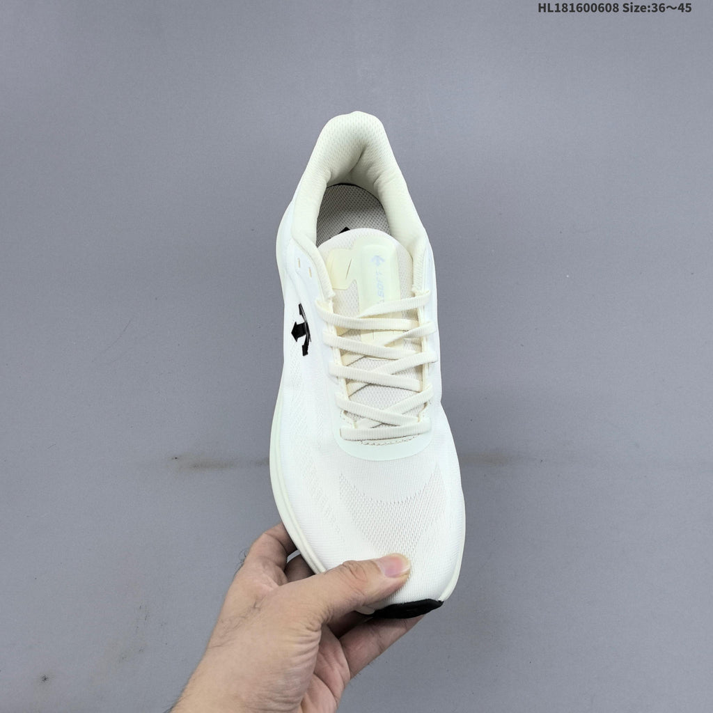 White DESCENTE RUN STEP Low-Top Running Shoes - product image from the listing.