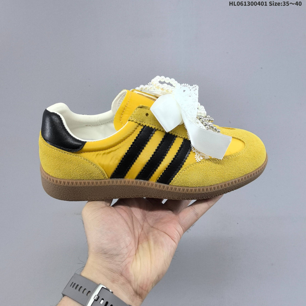 Ribbon and Pearl Bow Low-Cut Sneakers - product image from the listing.