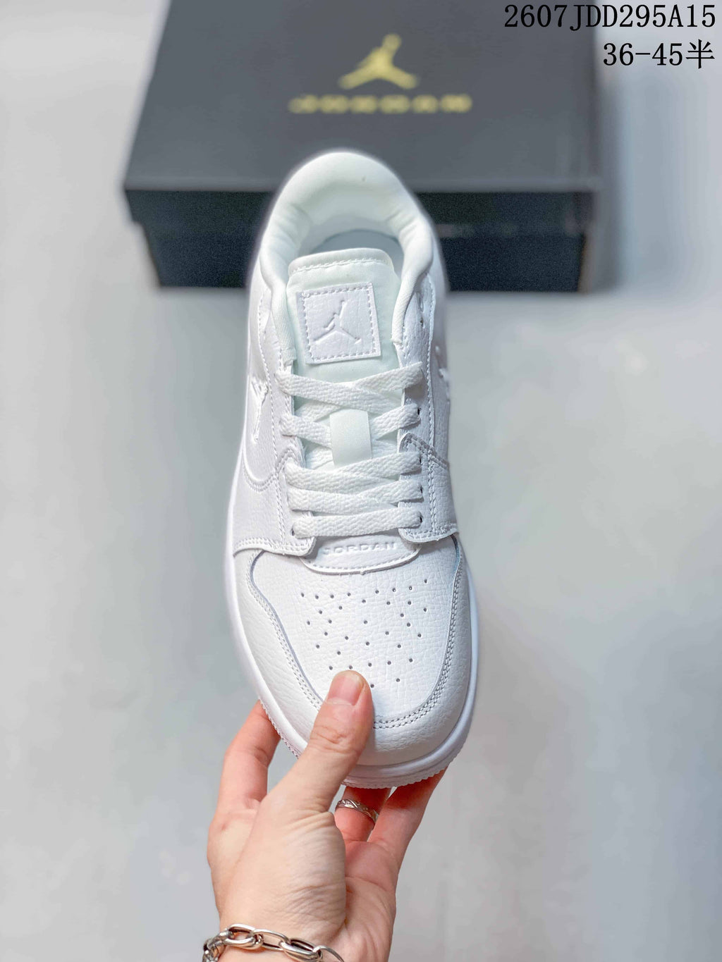 Air Jordan 1 Low White Sneakers 2607JDD295A15 - product image from the listing.