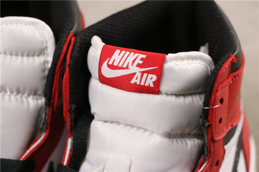 Air Jordan 1 High Chicago Sneakers Red White Black - product image from the listing.