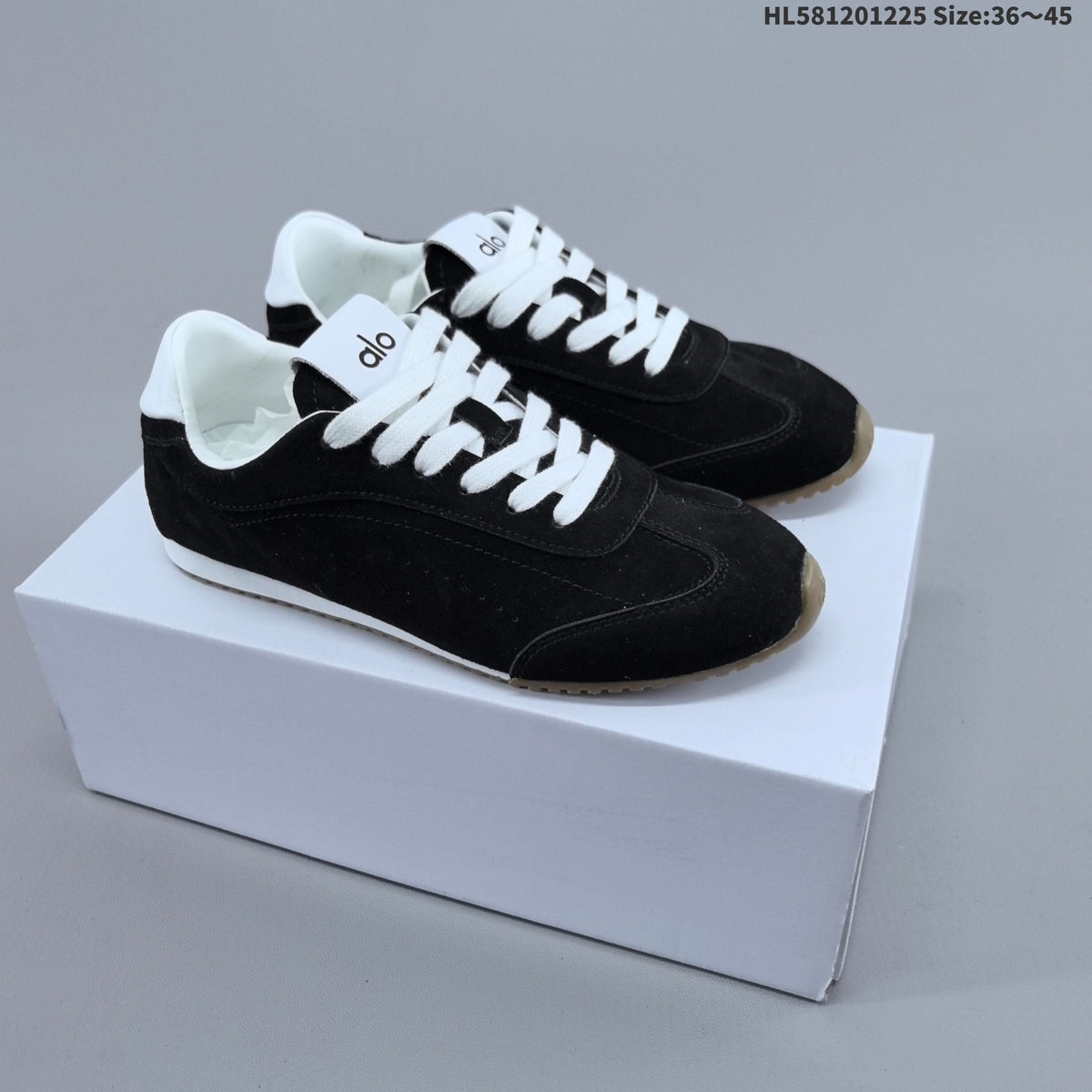 Alo Yoga Sunset Sneaker Low-Cut Casual Shoes - product image from the listing.
