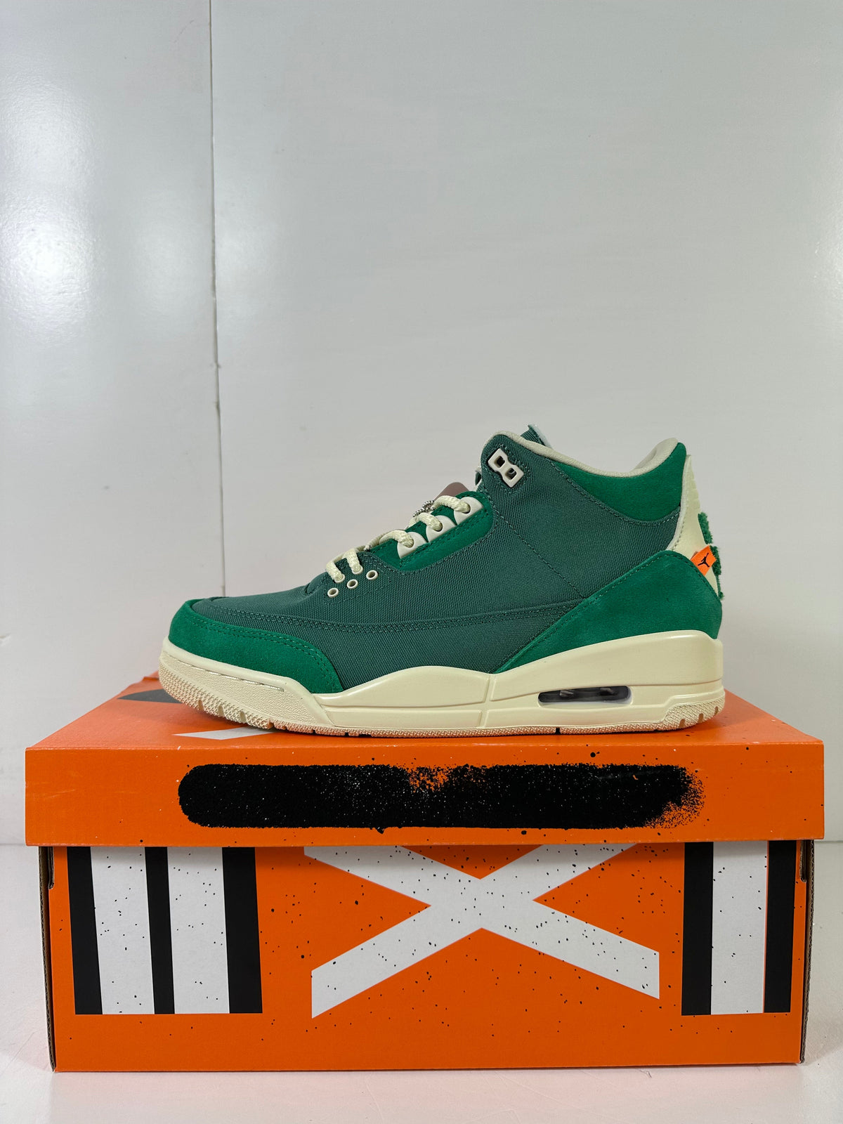 Air Jordan 3 Retro Bicoastal Green Sneakers FZ7974-300 - product image from the listing.
