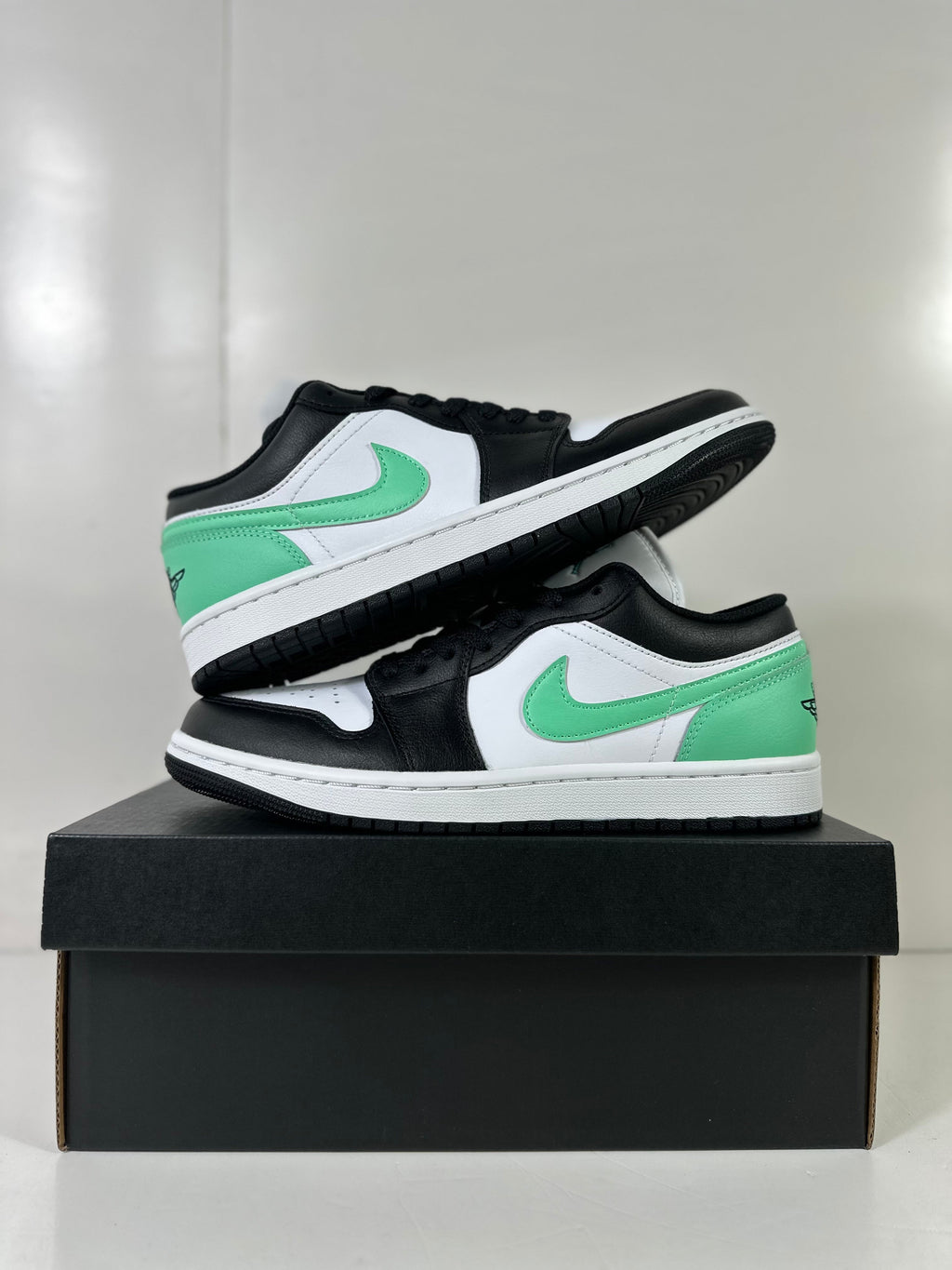 Air Jordan 1 Low White Green Black Sneakers 553558-131 - product image from the listing.