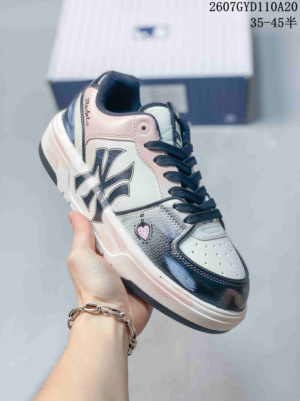 MLB Chunky Liner Low-Top Sneakers in Black Pink 2607GYD110A20 - product image from the listing.