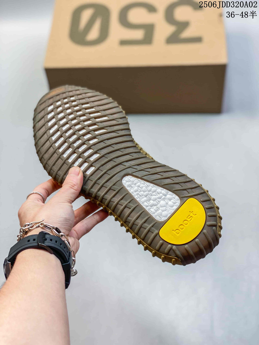 Adidas Yeezy Boost 350 Sneakers in Beige Knit 2506JDD320A02 - product image from the listing.