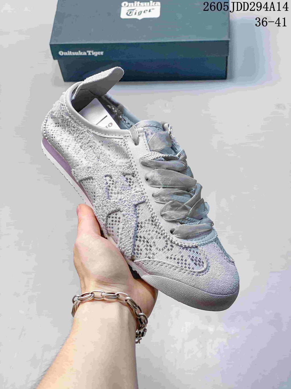 Onitsuka Tiger Mexico 66 Textile Low-Cut Sneakers - product image from the listing.