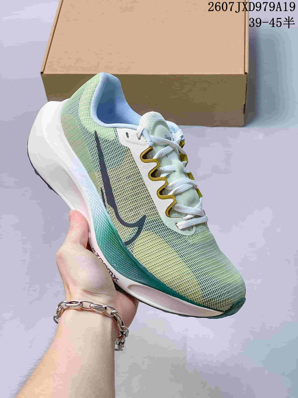 Nike Zoom Fly 5 PRM Low-Top Sneakers for Running - product image from the listing.